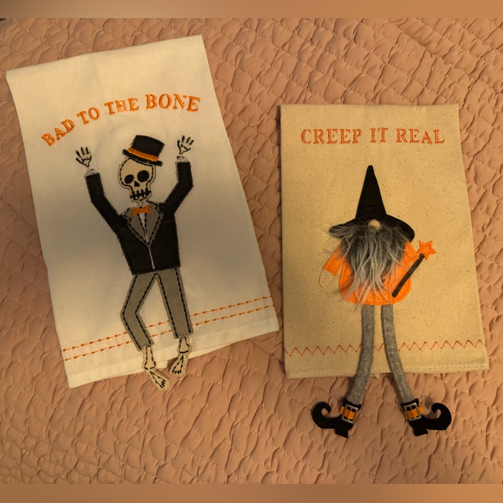 Mud Pie set of 2 Halloween Kitchen Towels